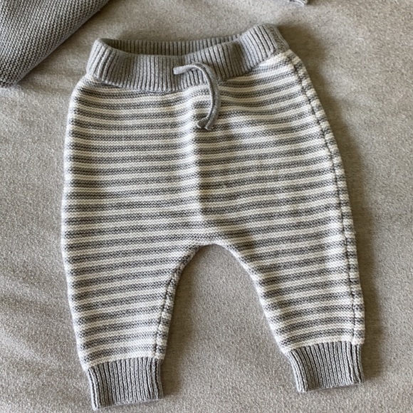 Gender Neutral Knit Sweater and Pant Set for Baby - Picture 3 of 6